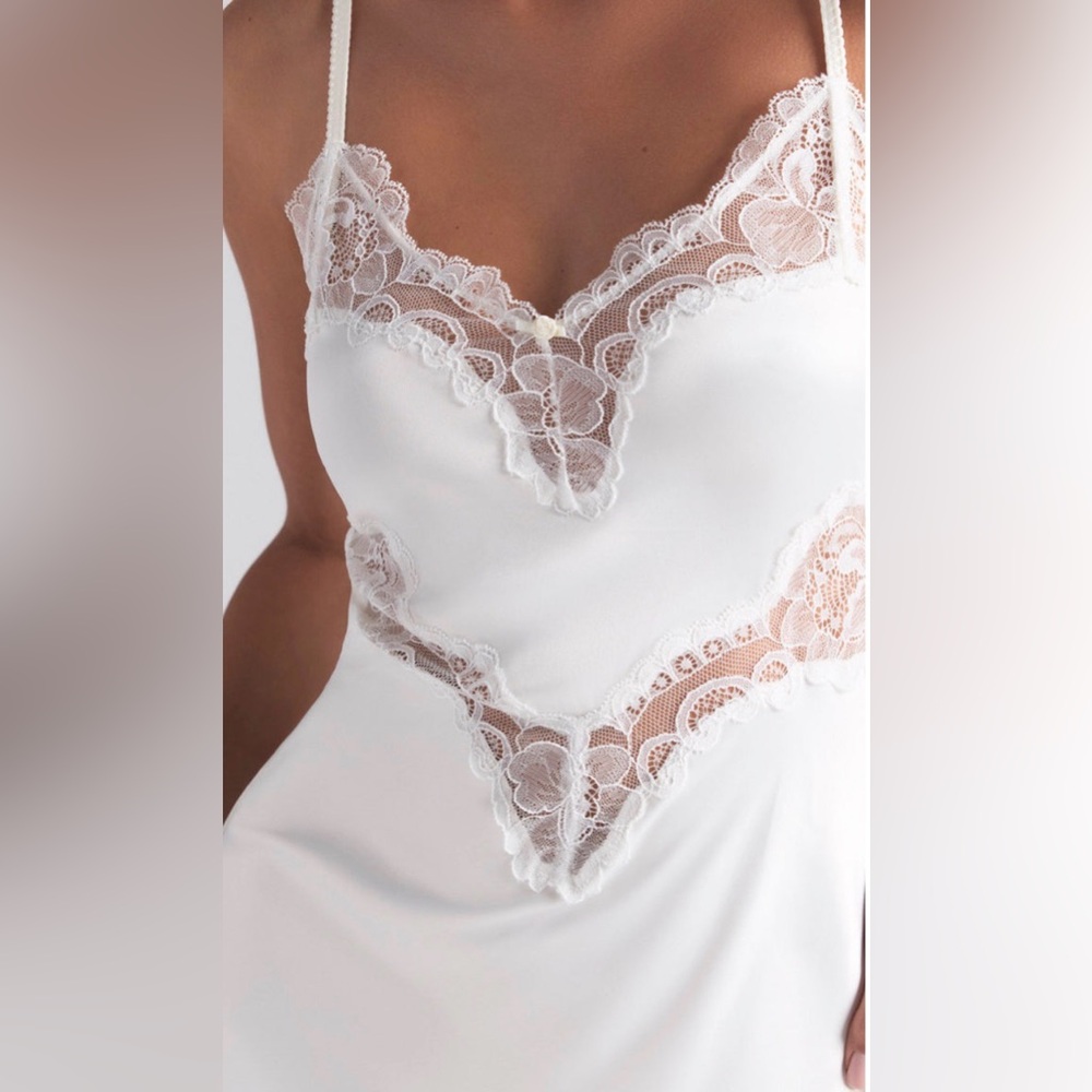SKIMS White Lace-Trim Midi Slip Dress - Picture 4 of 11